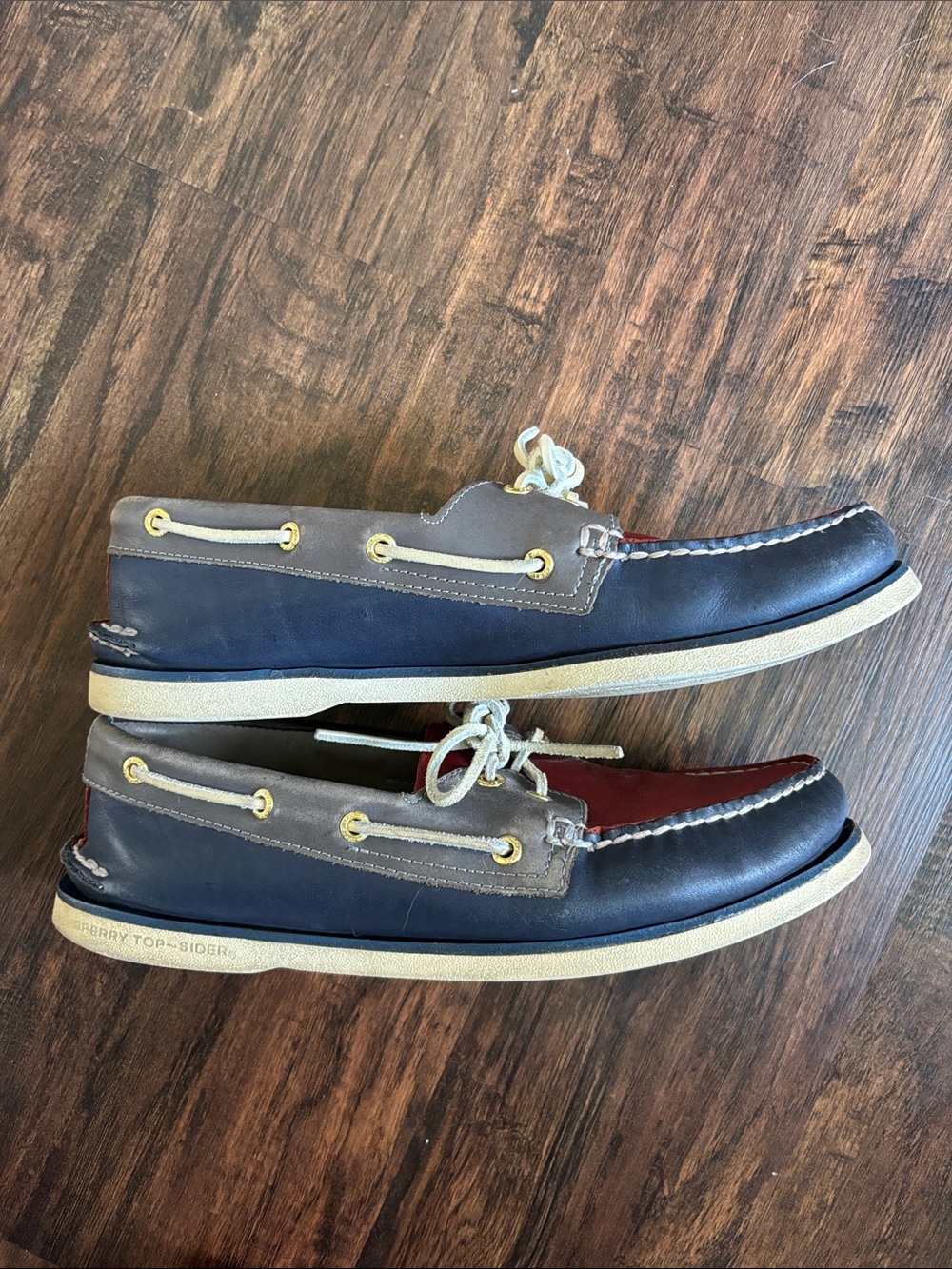 Men's Sperry Top Sider Two-Tone Red & Navy Leather Boat Shoes - Picture 2 of 7